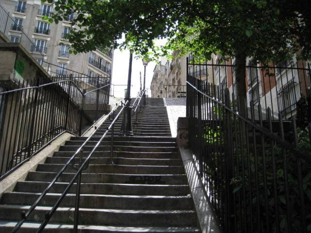Quiet Apartment Hill Of Montmartre Paris Exterior foto
